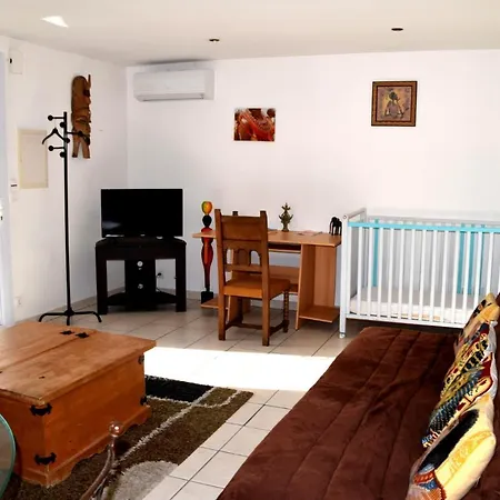 Dans Une Maison D'hotes A 16kms Du Pays Basque Et Des Plages *