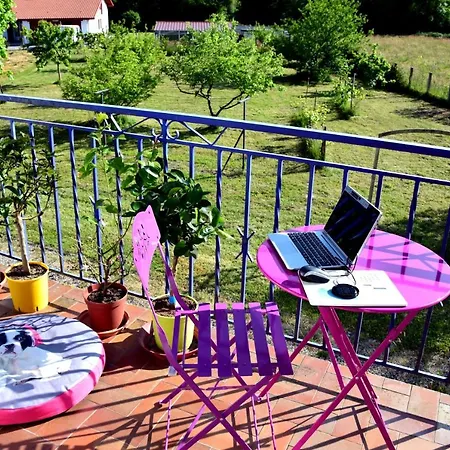Dans Une Maison D'hotes A 16kms Du Pays Basque Et Des Plages
